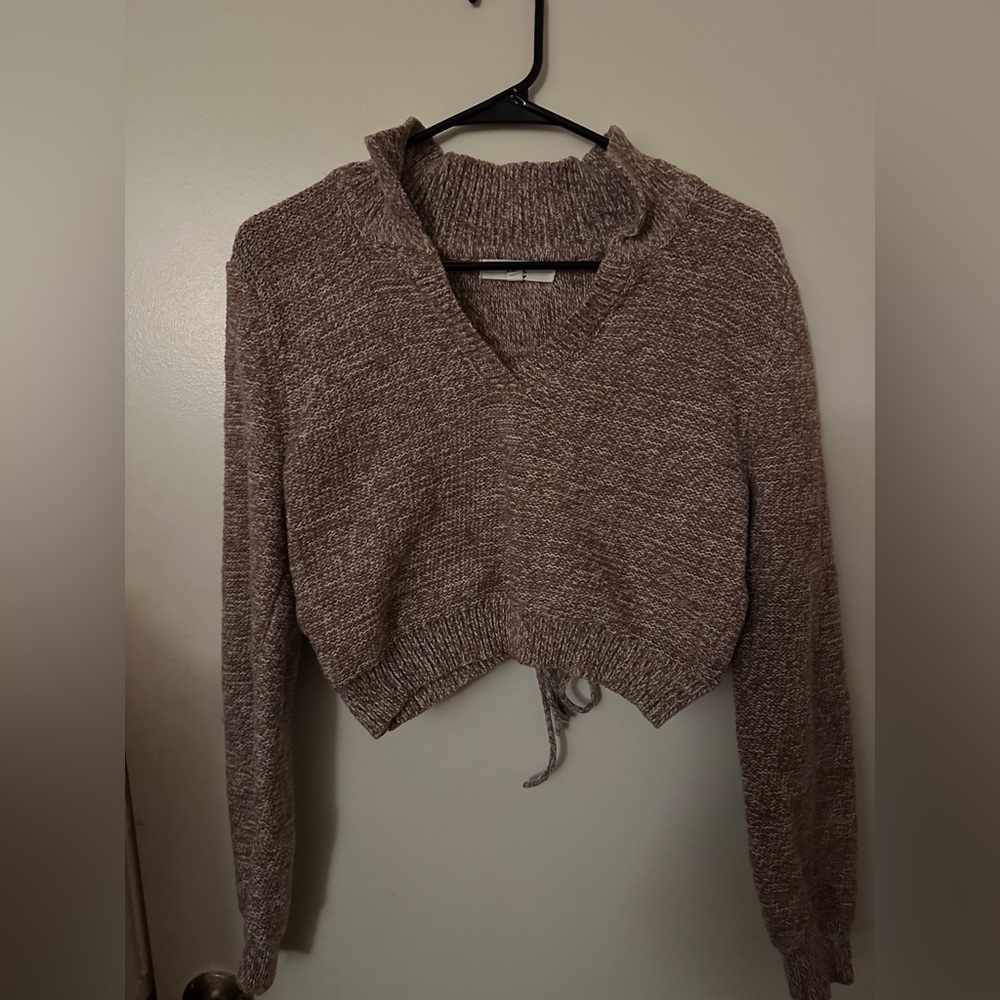 Women’s Madden NYC Crop V-Neck Sweater with Back Cutout Size L